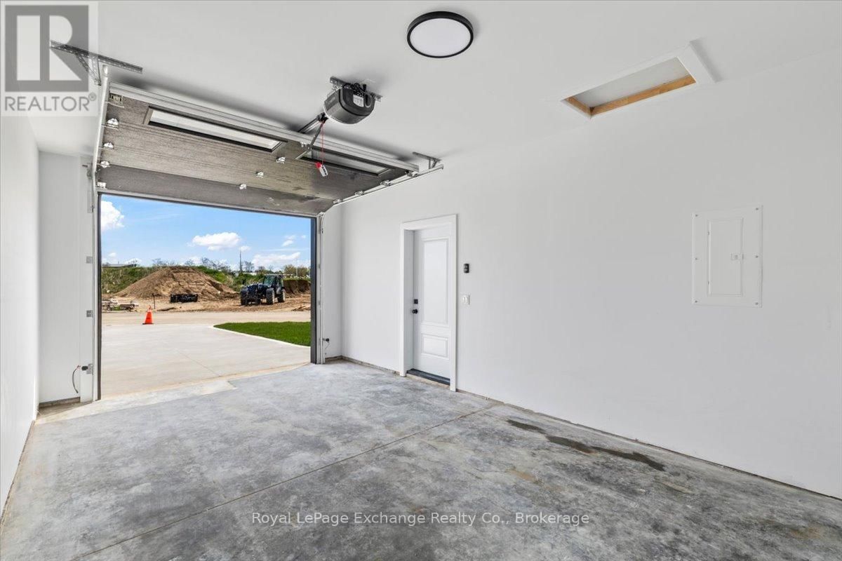 54 - 1071 WATERLOO STREET NORTH Image 21