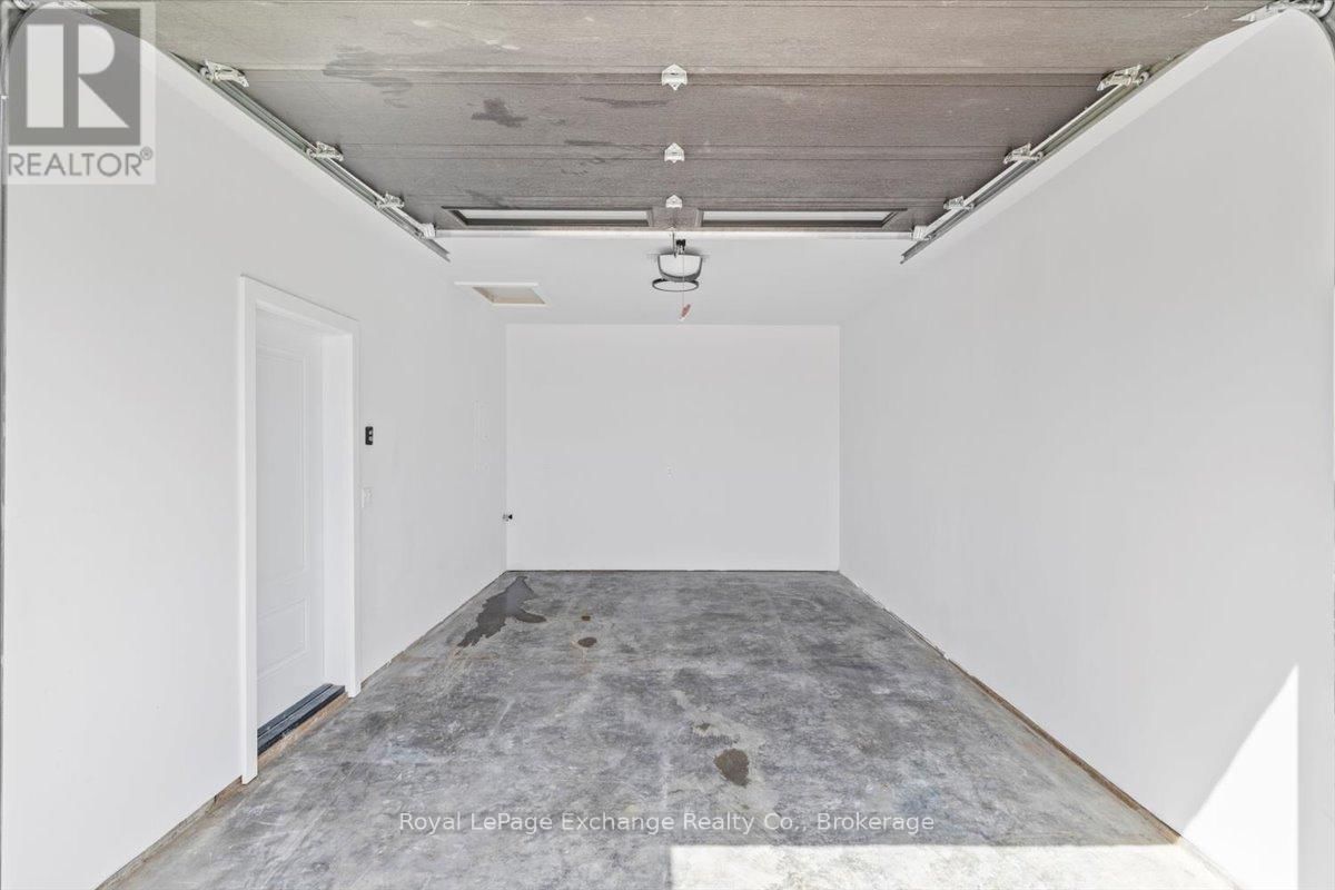 54 - 1071 WATERLOO STREET NORTH Image 22