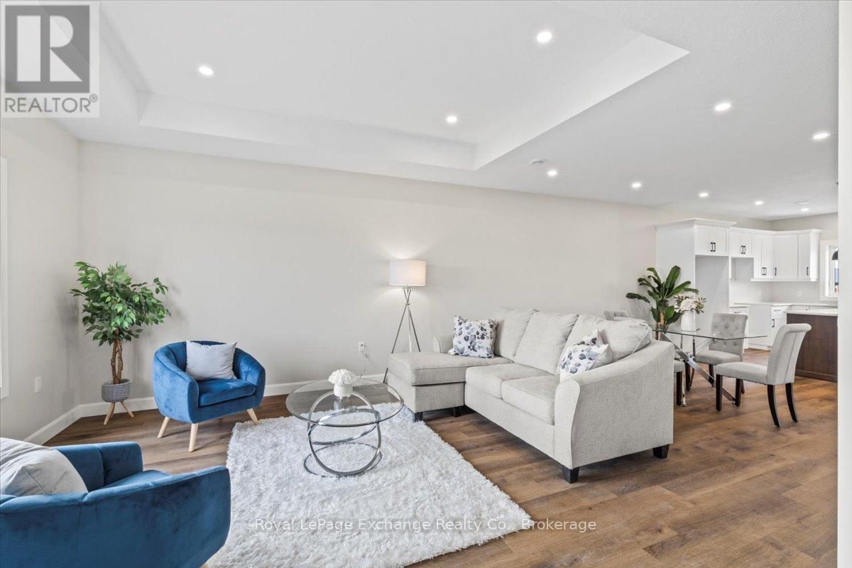 54 - 1071 WATERLOO STREET NORTH Image 6