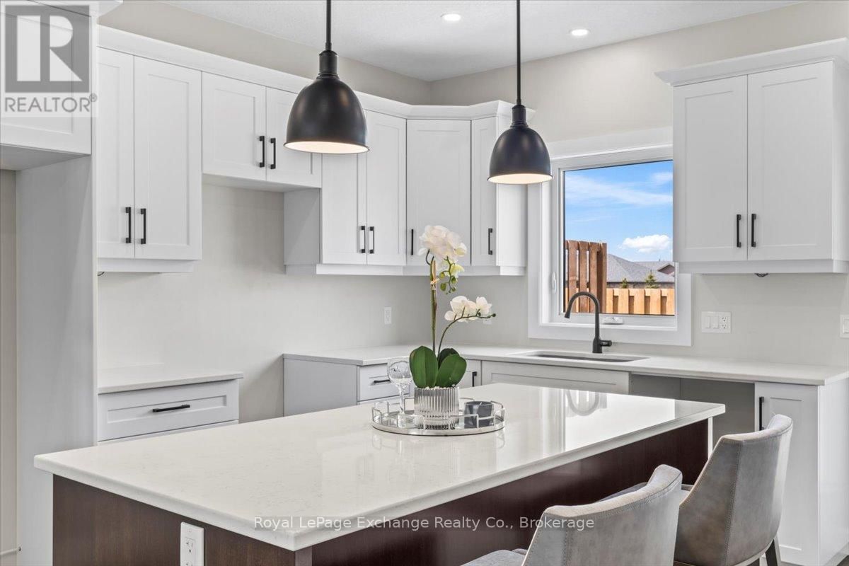 54 - 1071 WATERLOO STREET NORTH Image 9