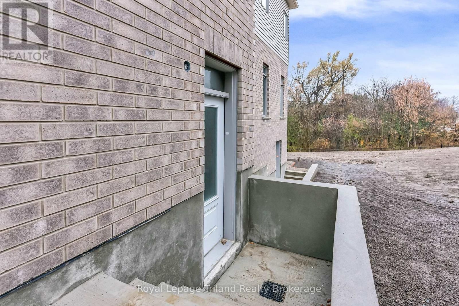 1242 CAEN AVENUE Image 4