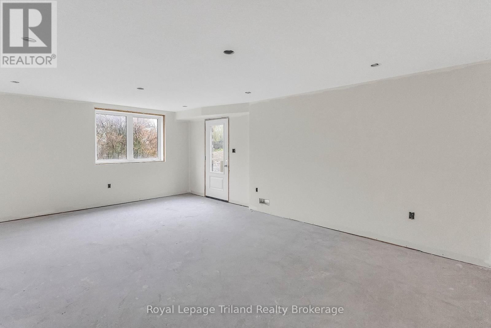 1242 CAEN AVENUE Image 8