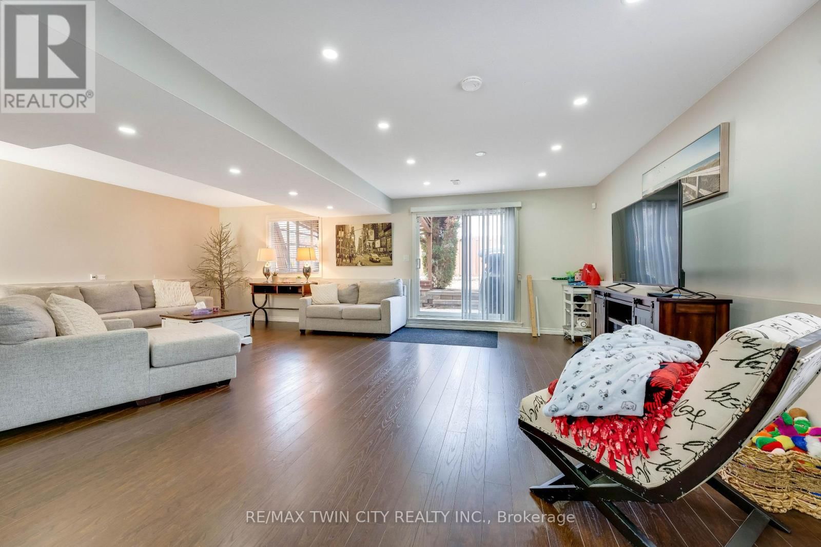 183 BUSH CLOVER CRESCENT Image 13