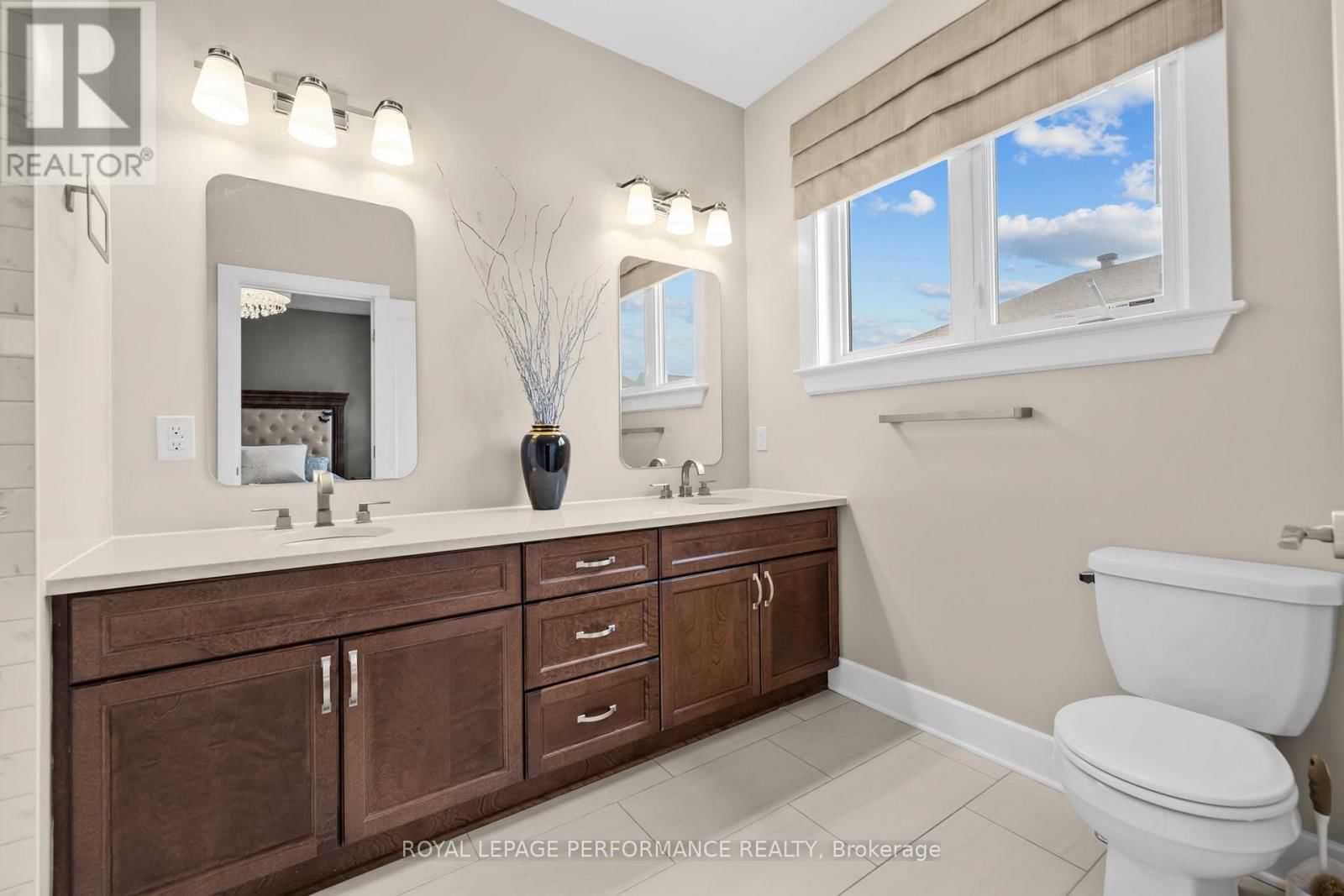 15 YORK CROSSING CROSSING Image 21