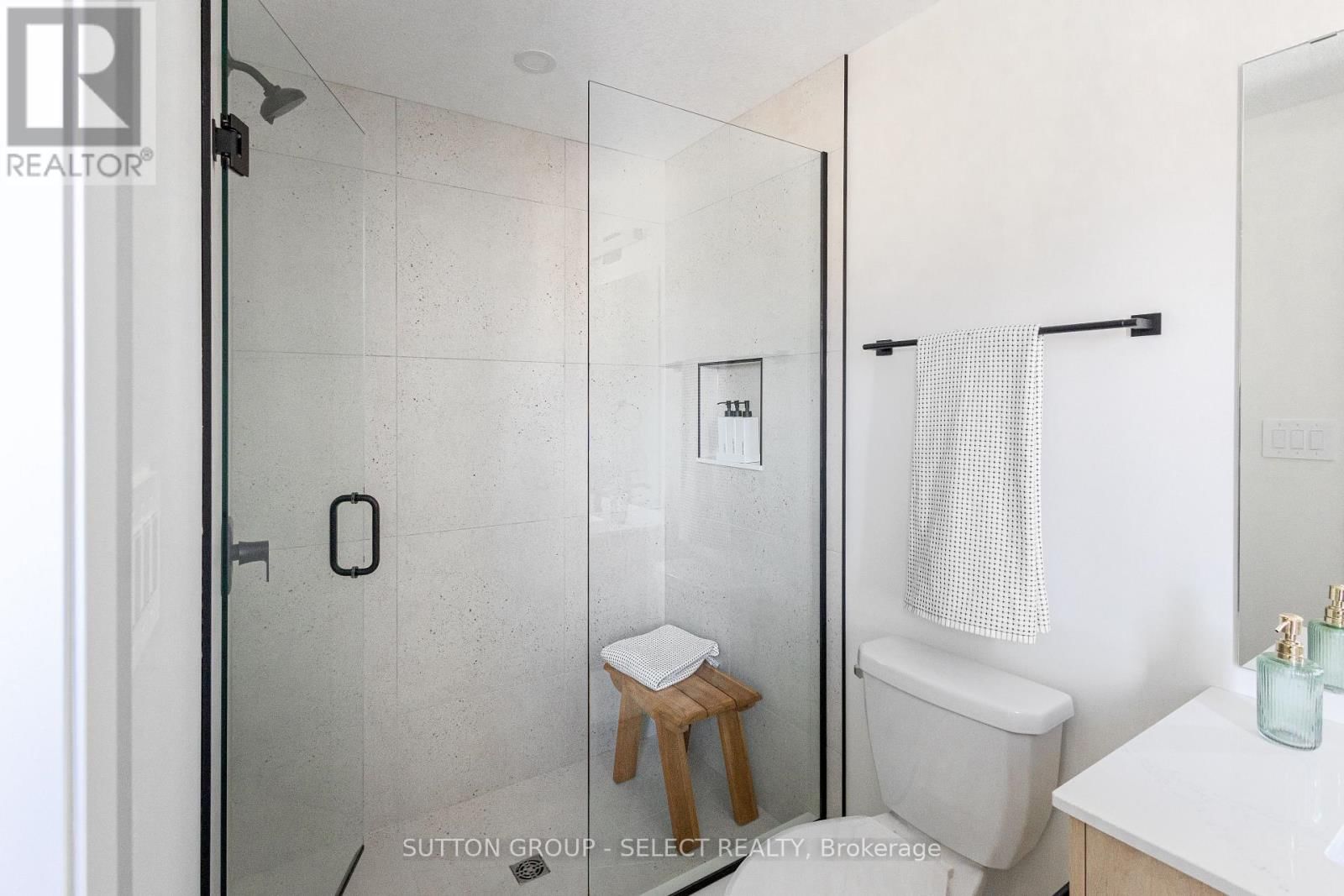 4 - 233 UPPER QUEEN STREET Image 24