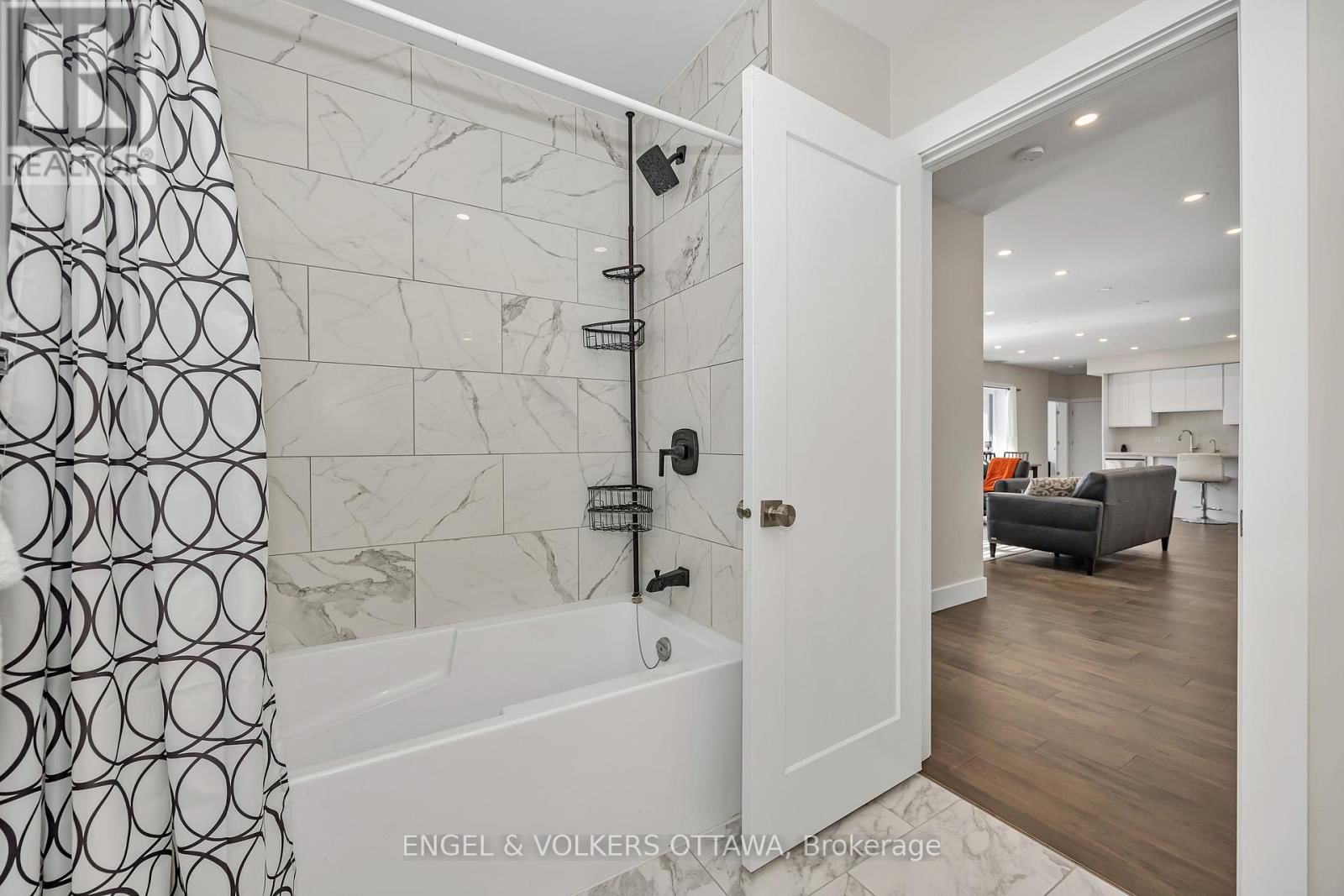 19 SYNERGY WAY Image 40