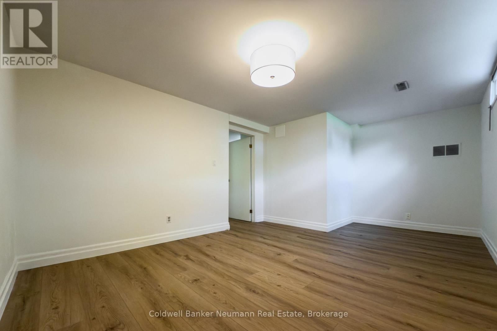 LOWER - 14 MCELDERRY ROAD Image 5