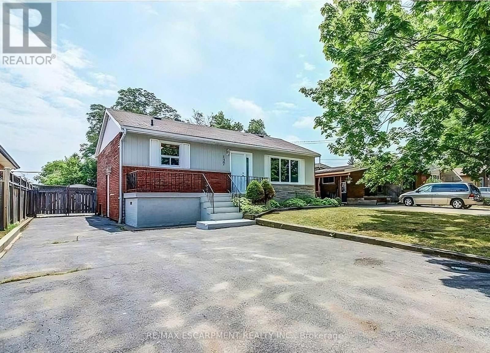 UPPER - 137 MANNING AVENUE Image 2