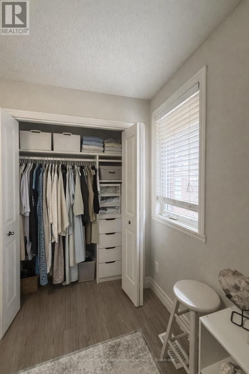 5 MCINTOSH CRESCENT WEST Image 18