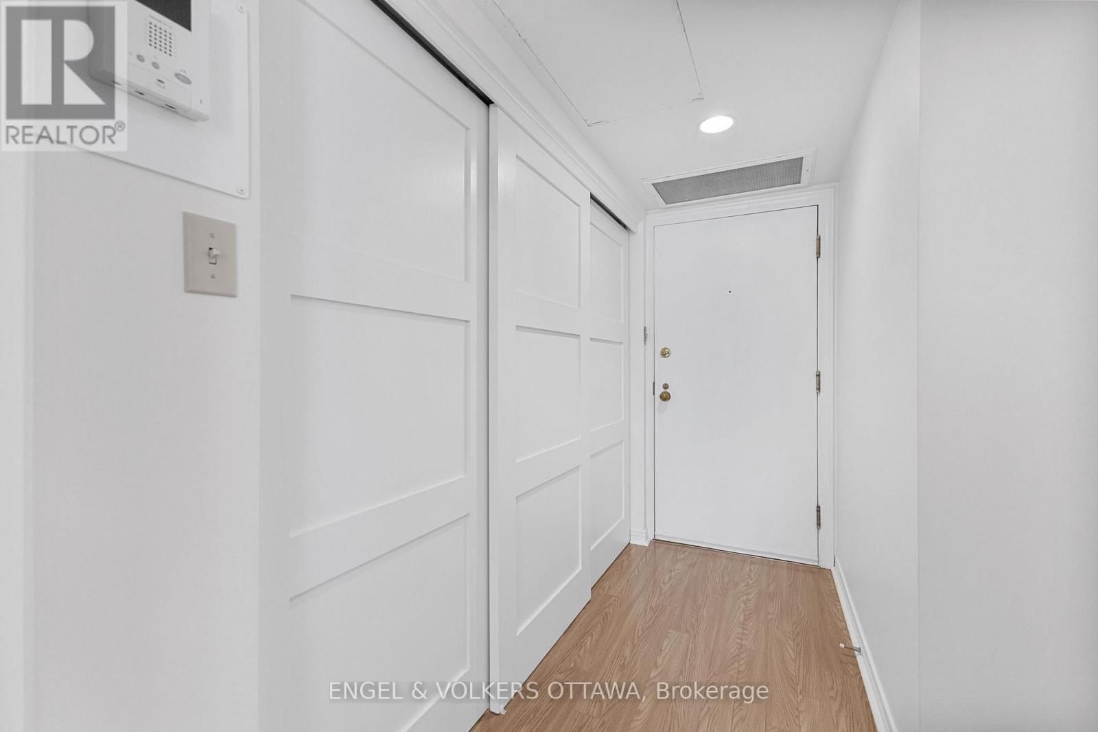 206 - 205 SOMERSET STREET WEST Image 2