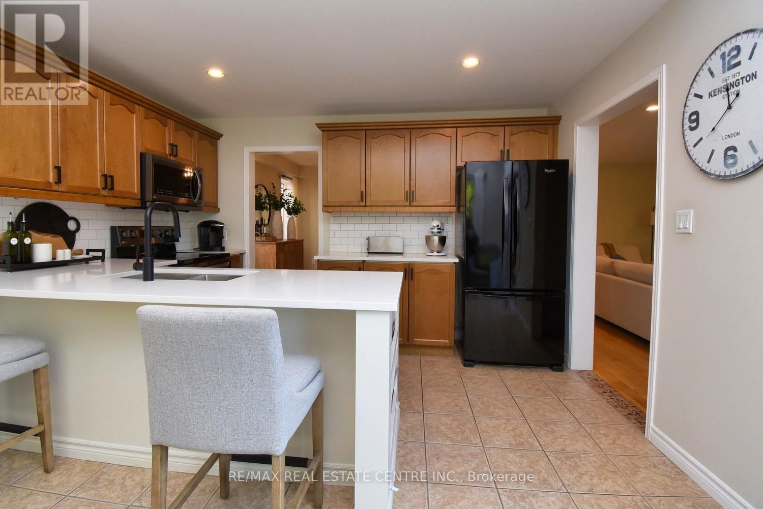 35 ERINGATE DRIVE Image 24