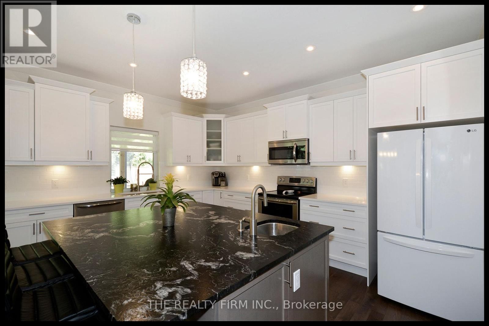 285 ELIZABETH STREET Image 12