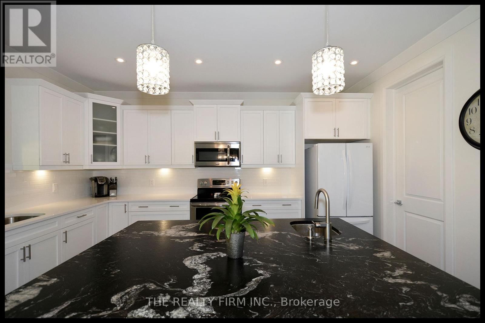 285 ELIZABETH STREET Image 9