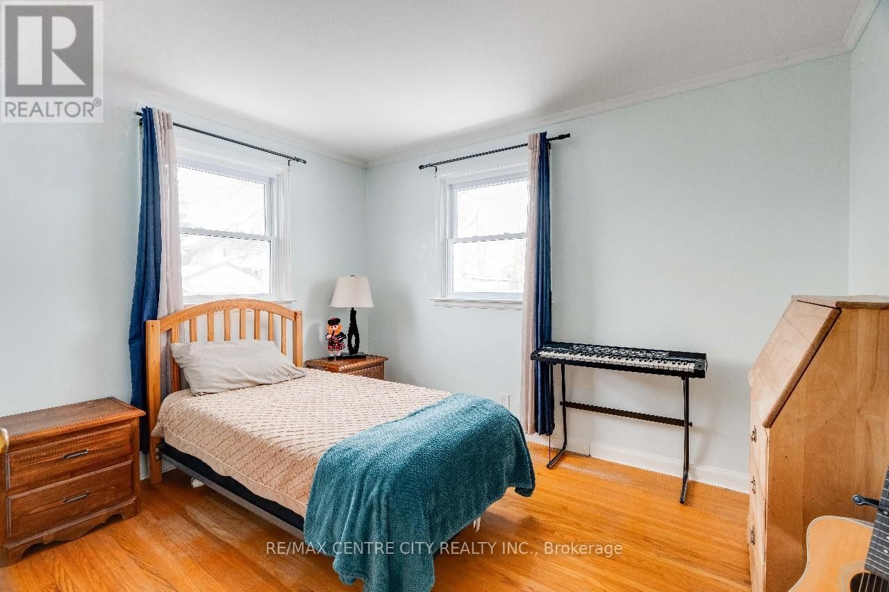 311 ADELAIDE STREET Image 10