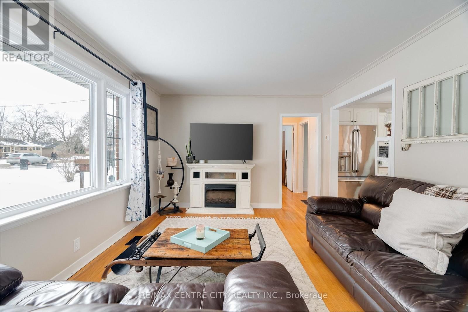 311 ADELAIDE STREET Image 4