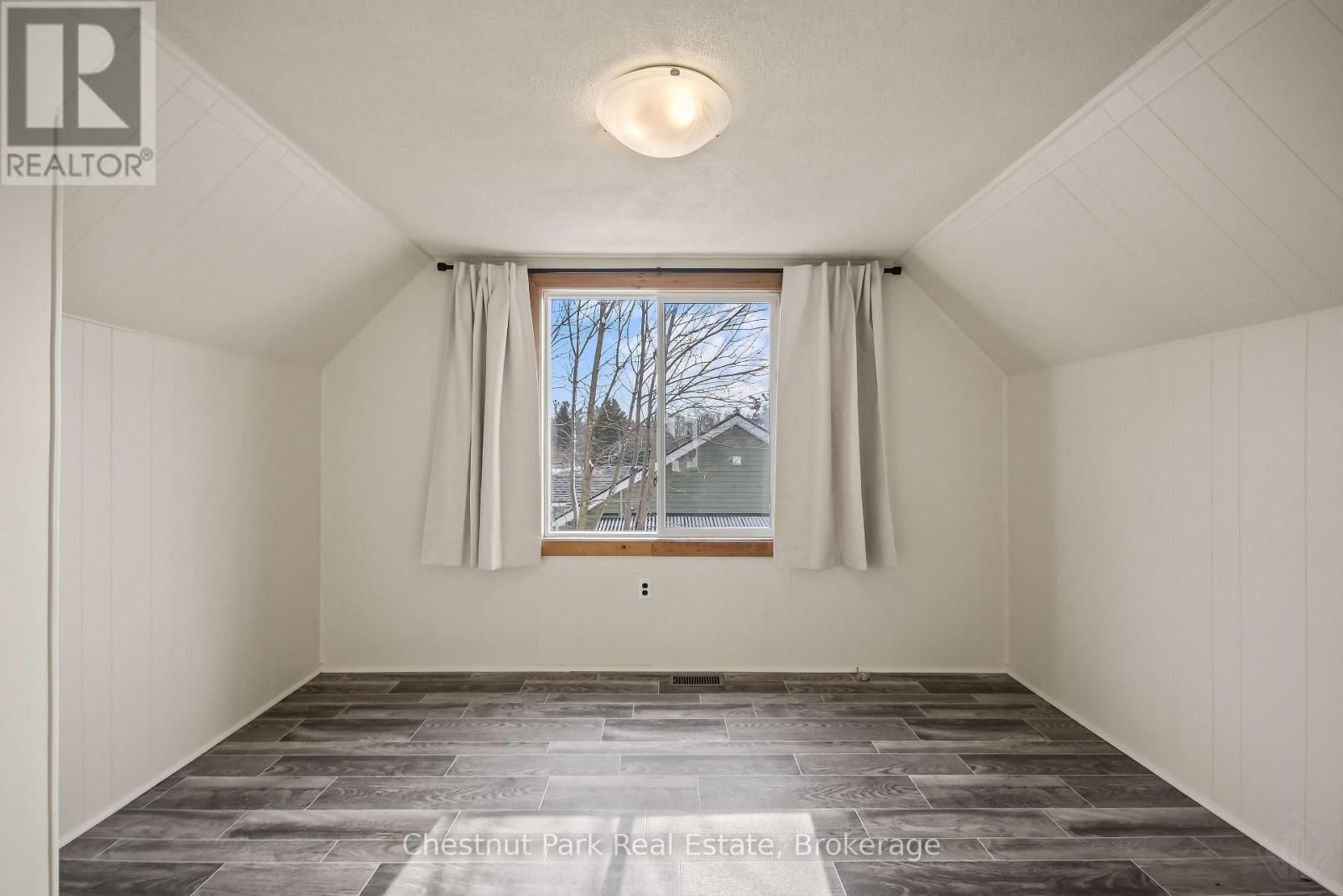 175 CRESCENT DRIVE Image 16