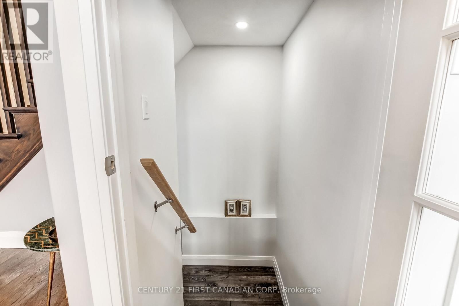 753 SUPERIOR DRIVE Image 40