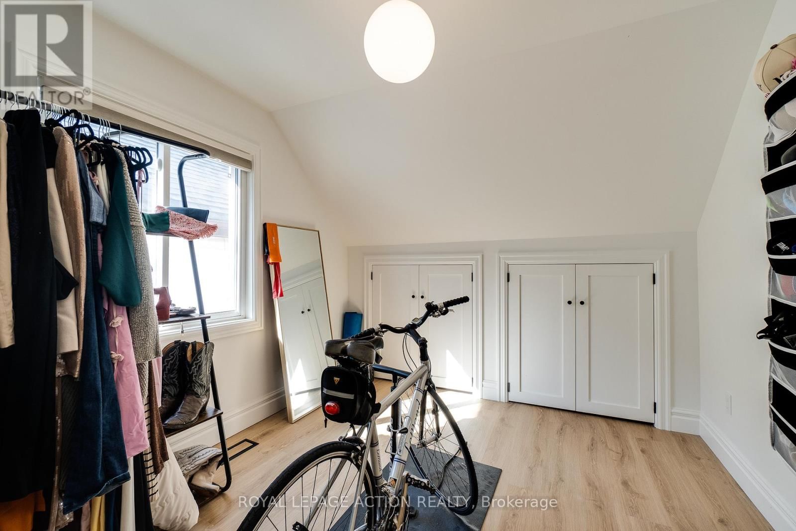 17 DRUMMOND STREET Image 17