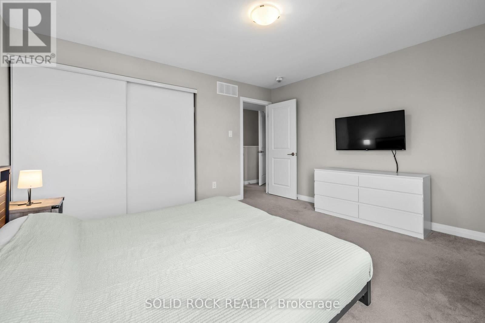 22 - 442 VIA VERONA AVENUE Image 15