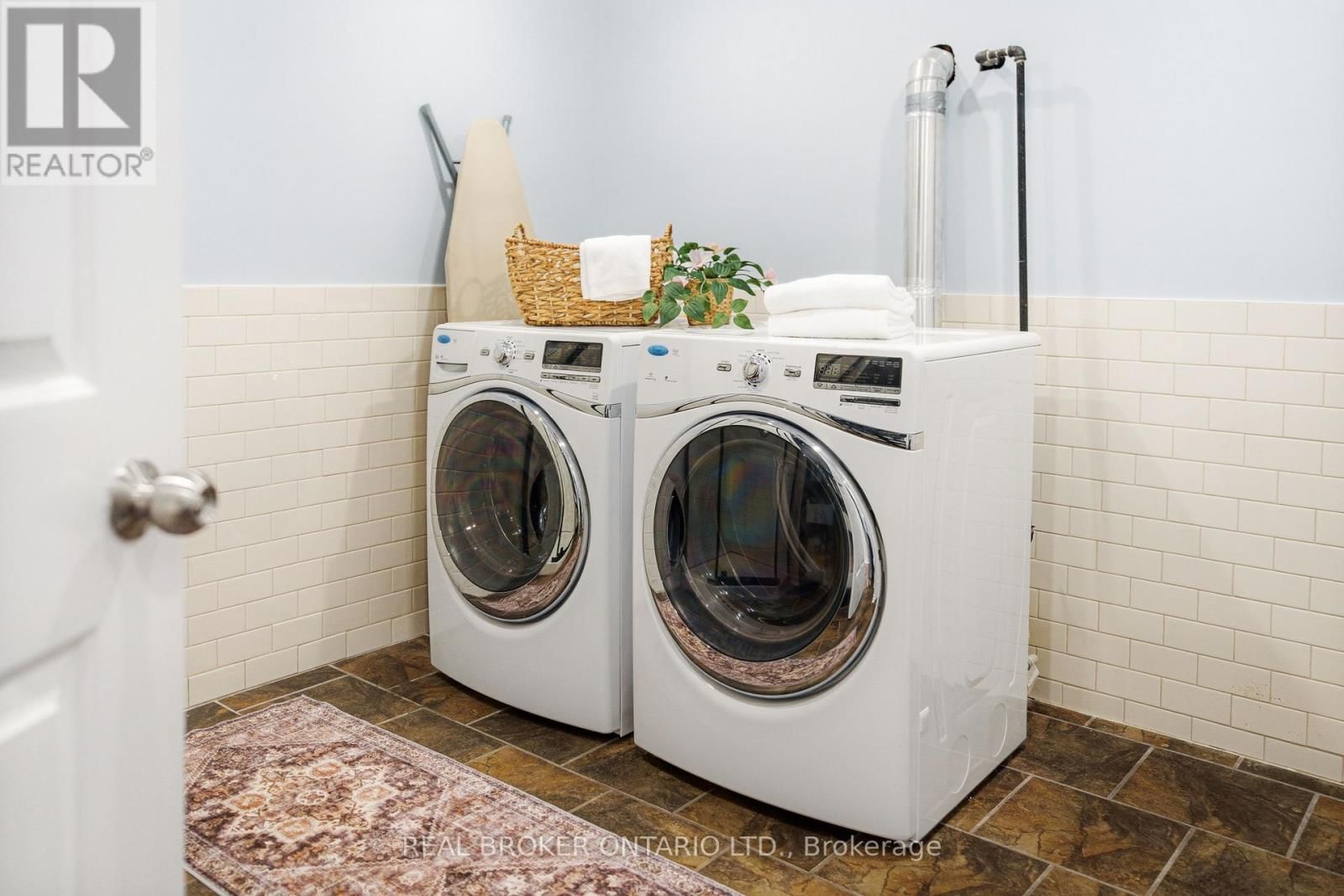 5723 LOYALIST STREET Image 34