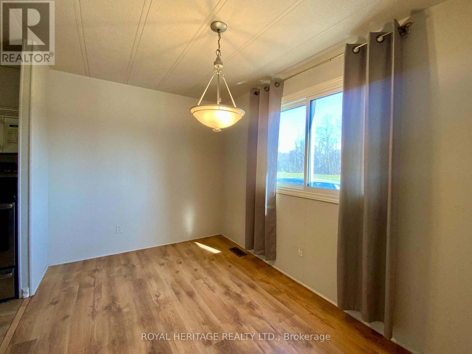 39 CIRCLE DRIVE Image 14