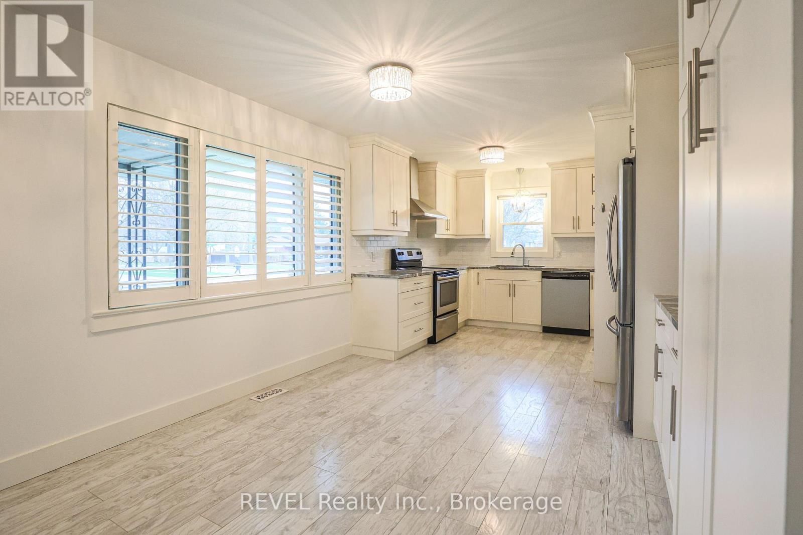 325 GRANTHAM AVENUE Image 10