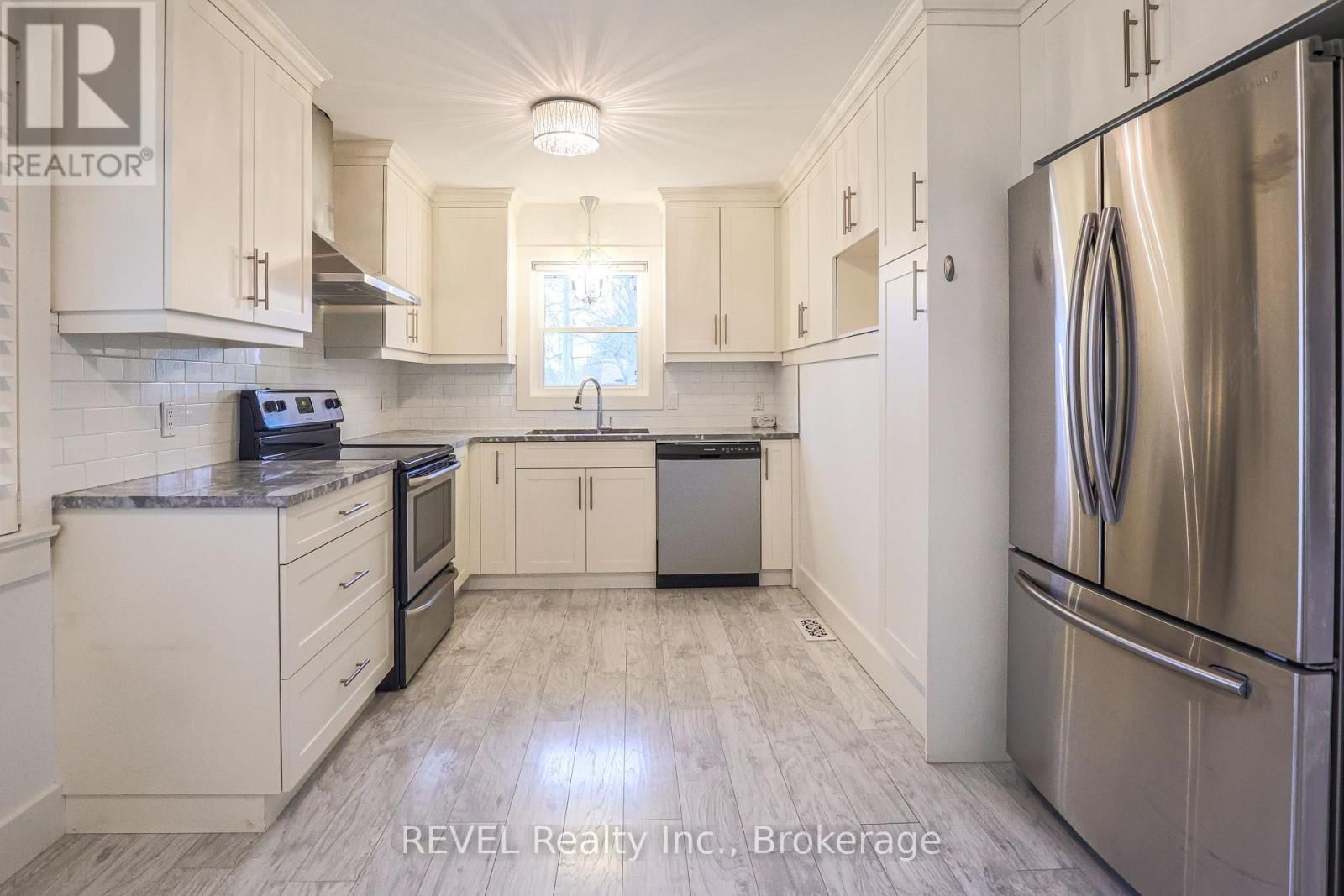 325 GRANTHAM AVENUE Image 11