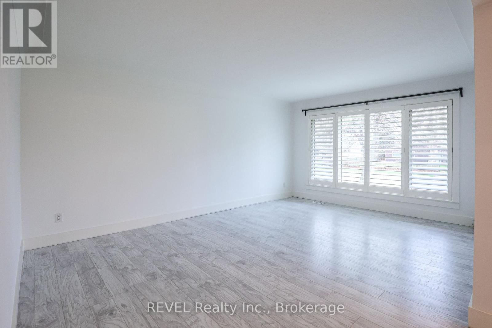 325 GRANTHAM AVENUE Image 12