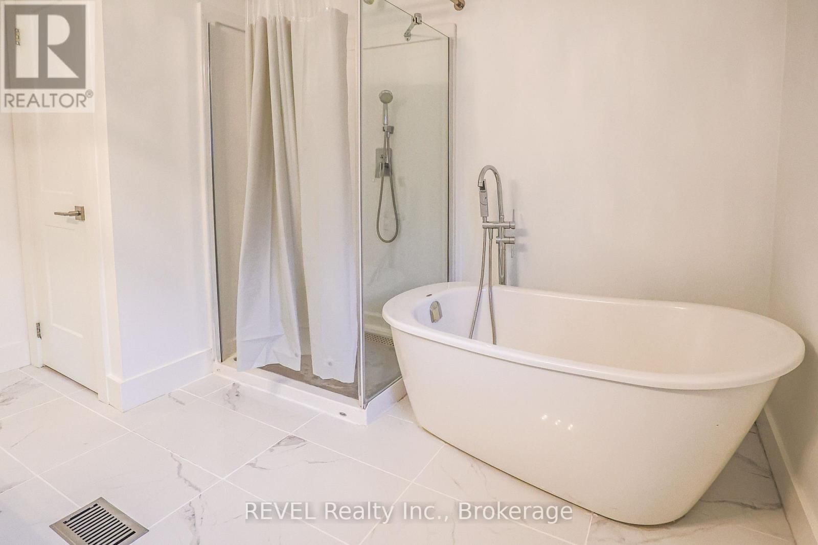 325 GRANTHAM AVENUE Image 14