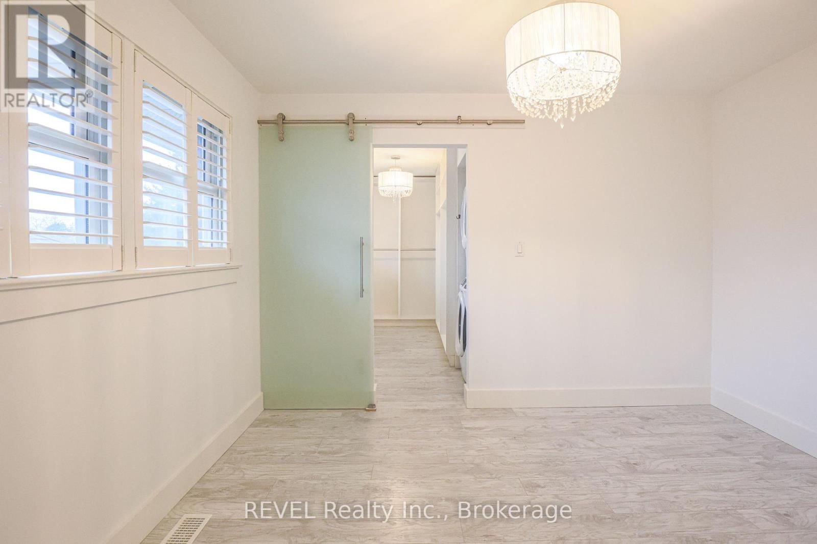 325 GRANTHAM AVENUE Image 17