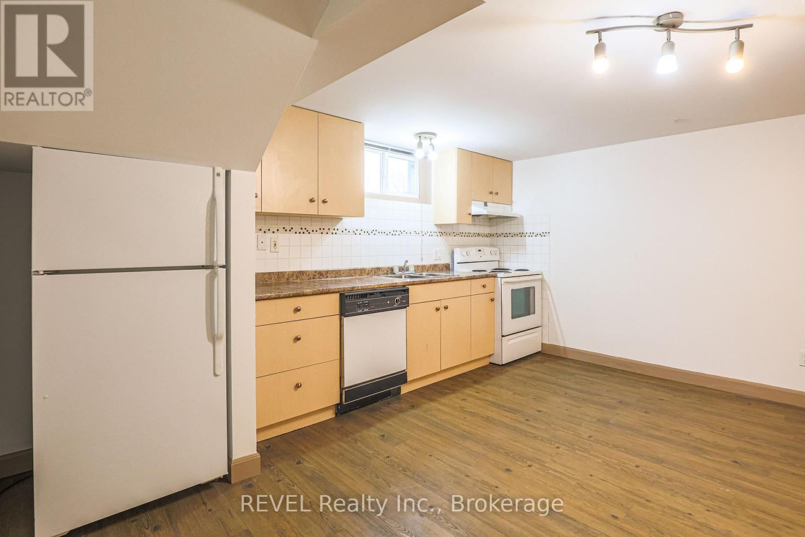 325 GRANTHAM AVENUE Image 20