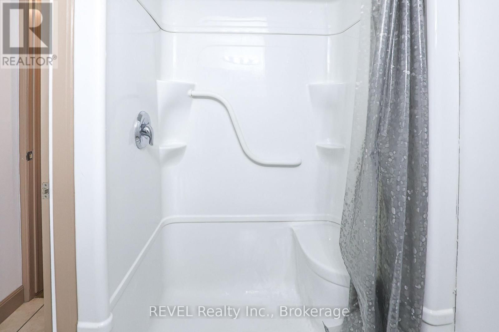 325 GRANTHAM AVENUE Image 27