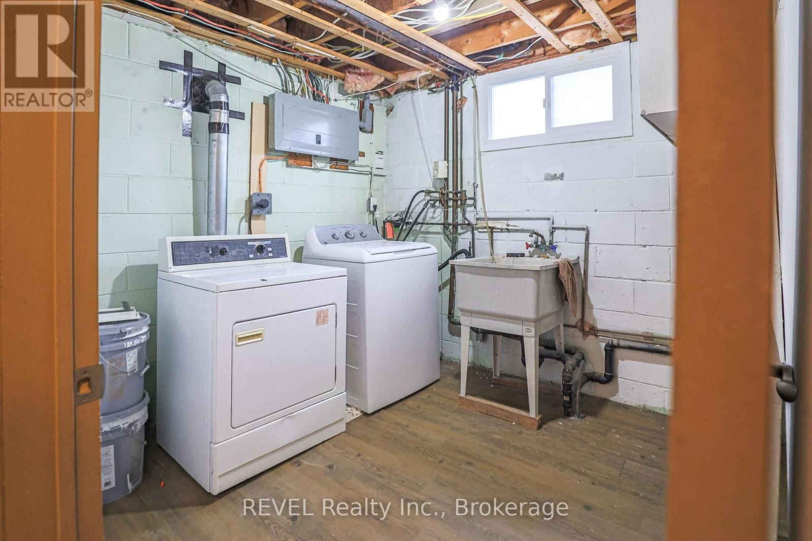 325 GRANTHAM AVENUE Image 29