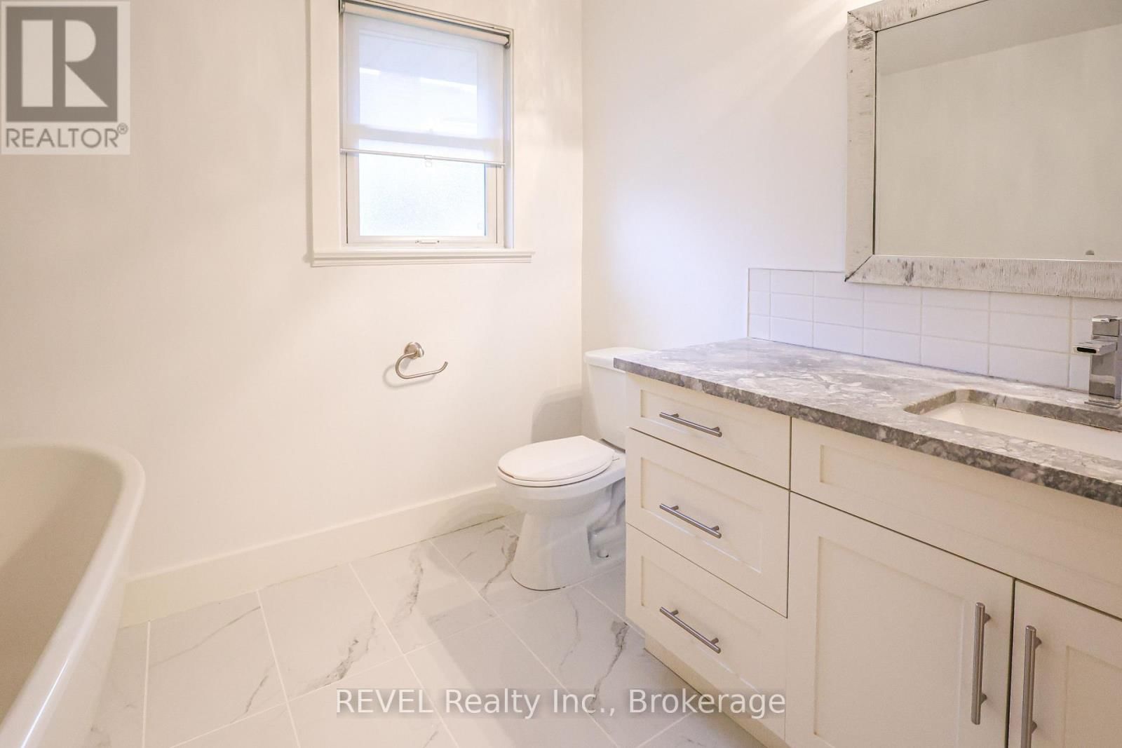 325 GRANTHAM AVENUE Image 31