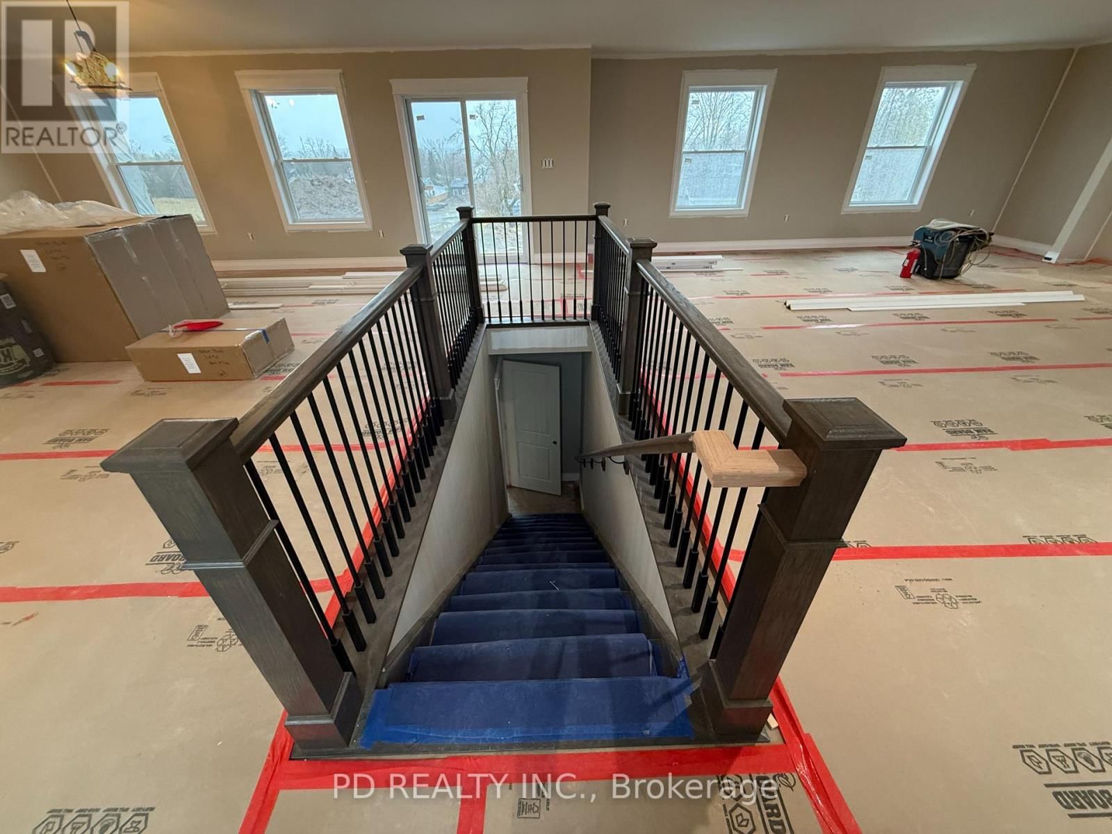 2467 QUEEN MARY STREET Image 15