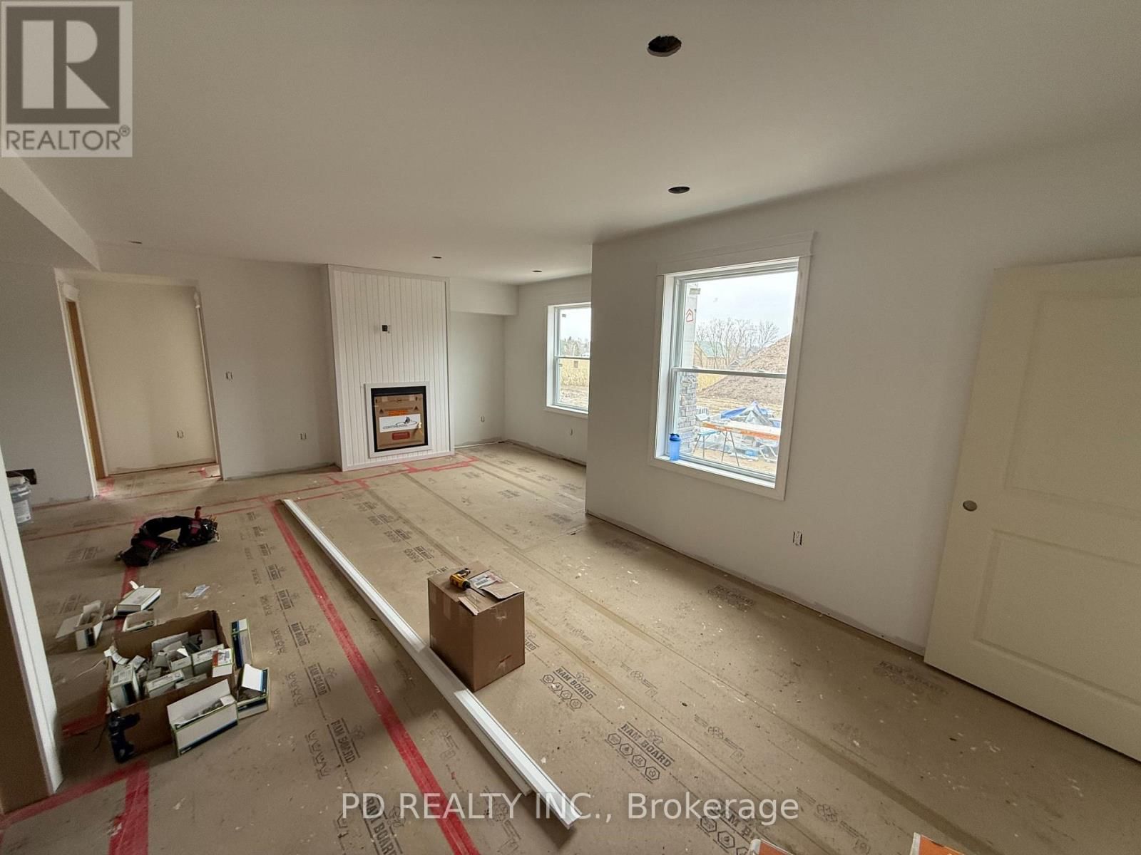 2467 QUEEN MARY STREET Image 20