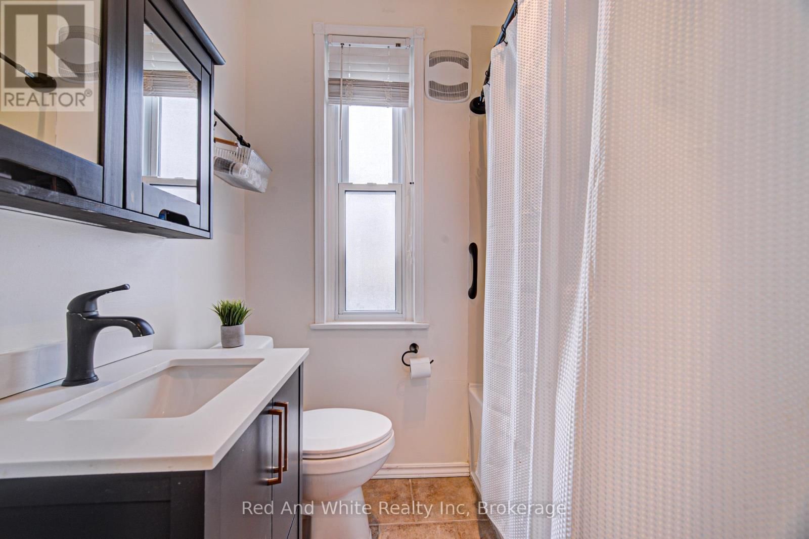 18 KAY STREET Image 24