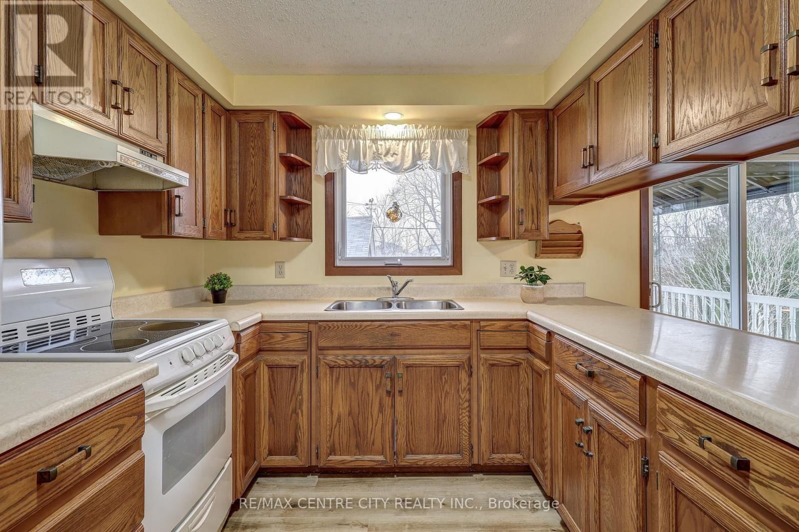 365 TALBOT STREET EAST Image 18