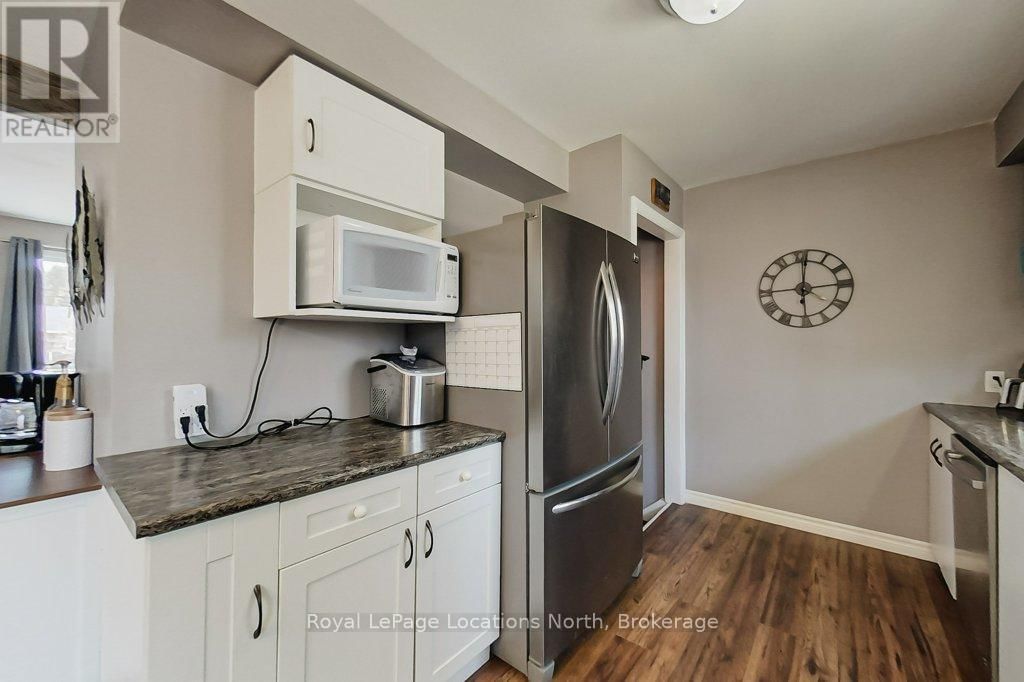 223 GRAHAM STREET Image 15