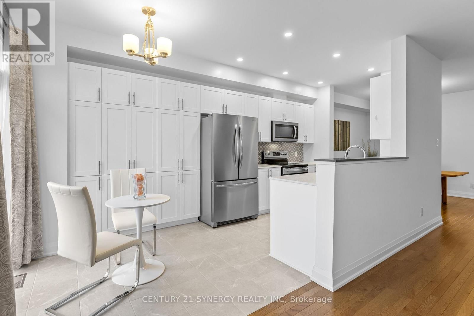 463 FERNSIDE STREET Image 15