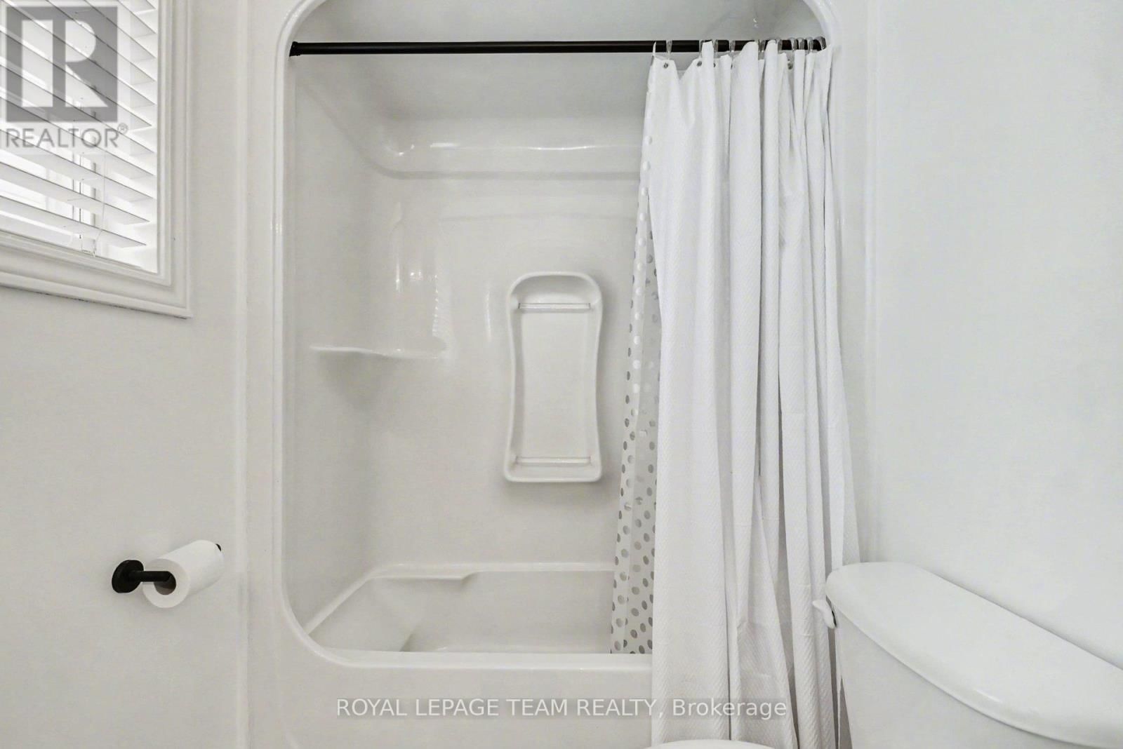 689 VERMILLION DRIVE Image 22