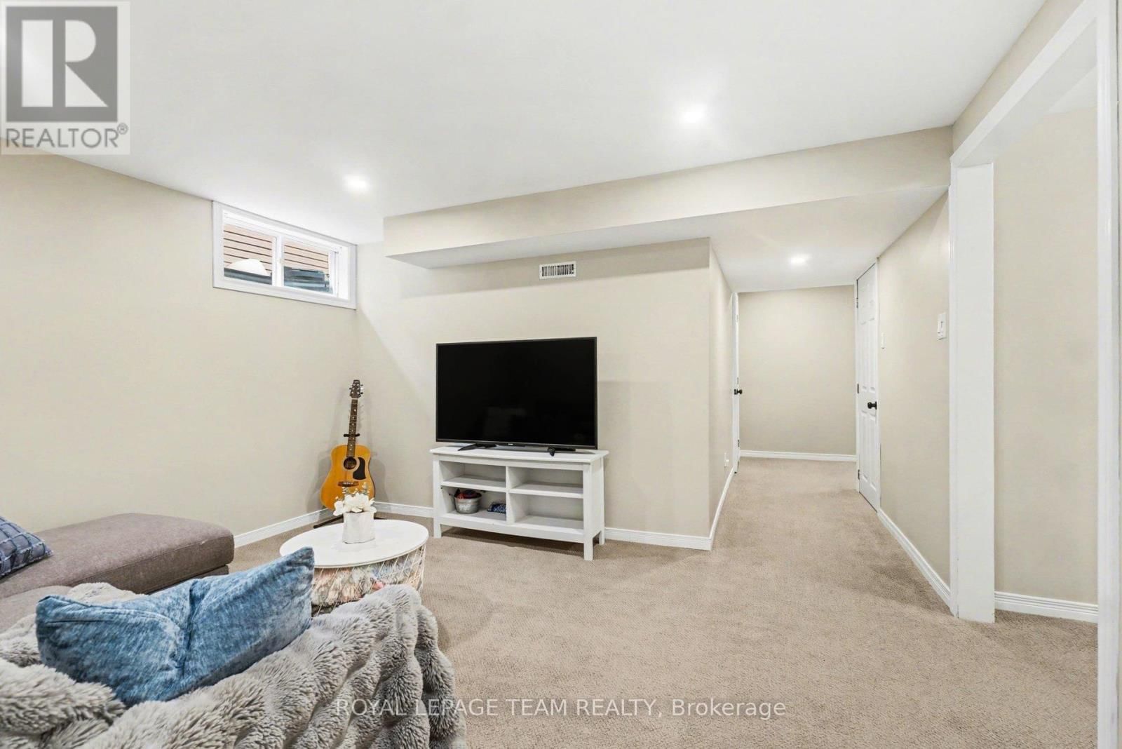 689 VERMILLION DRIVE Image 23