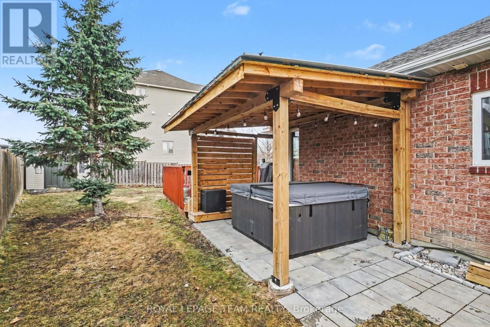 689 VERMILLION DRIVE Image 31