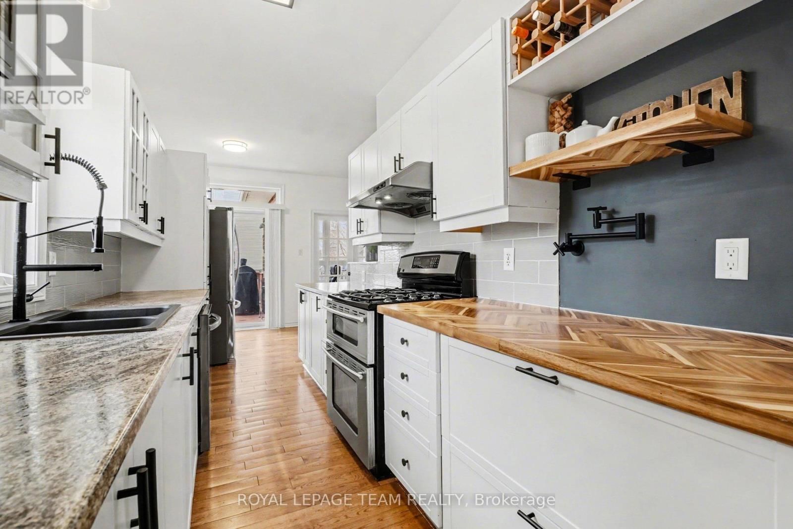 689 VERMILLION DRIVE Image 9