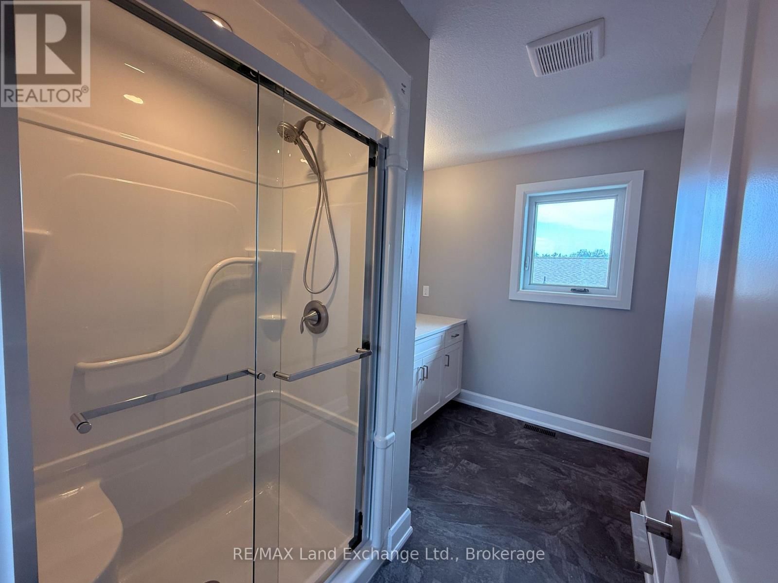 Unit 2 - 8 GOLF LINKS ROAD Image 18