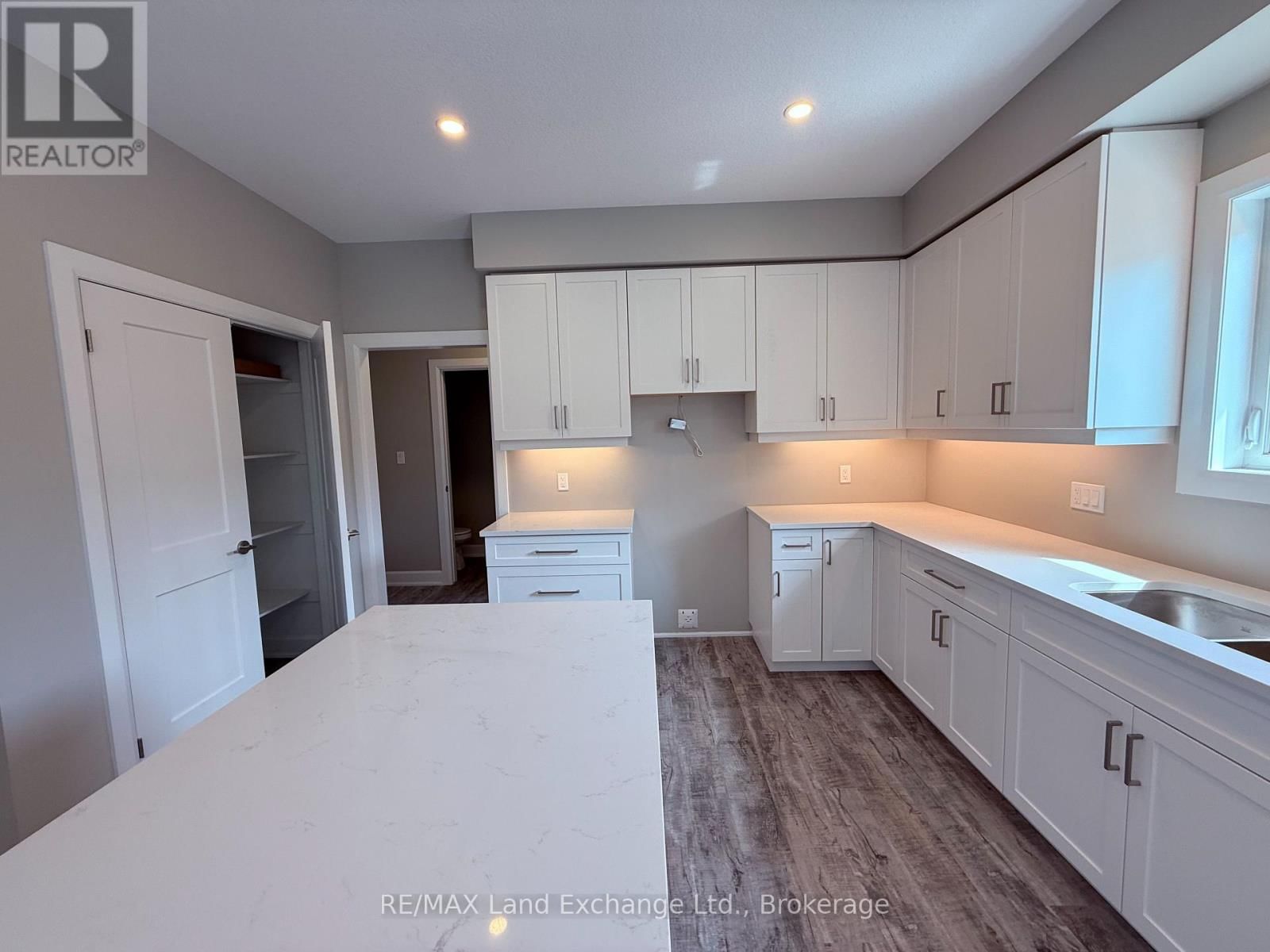 Unit 2 - 8 GOLF LINKS ROAD Image 8