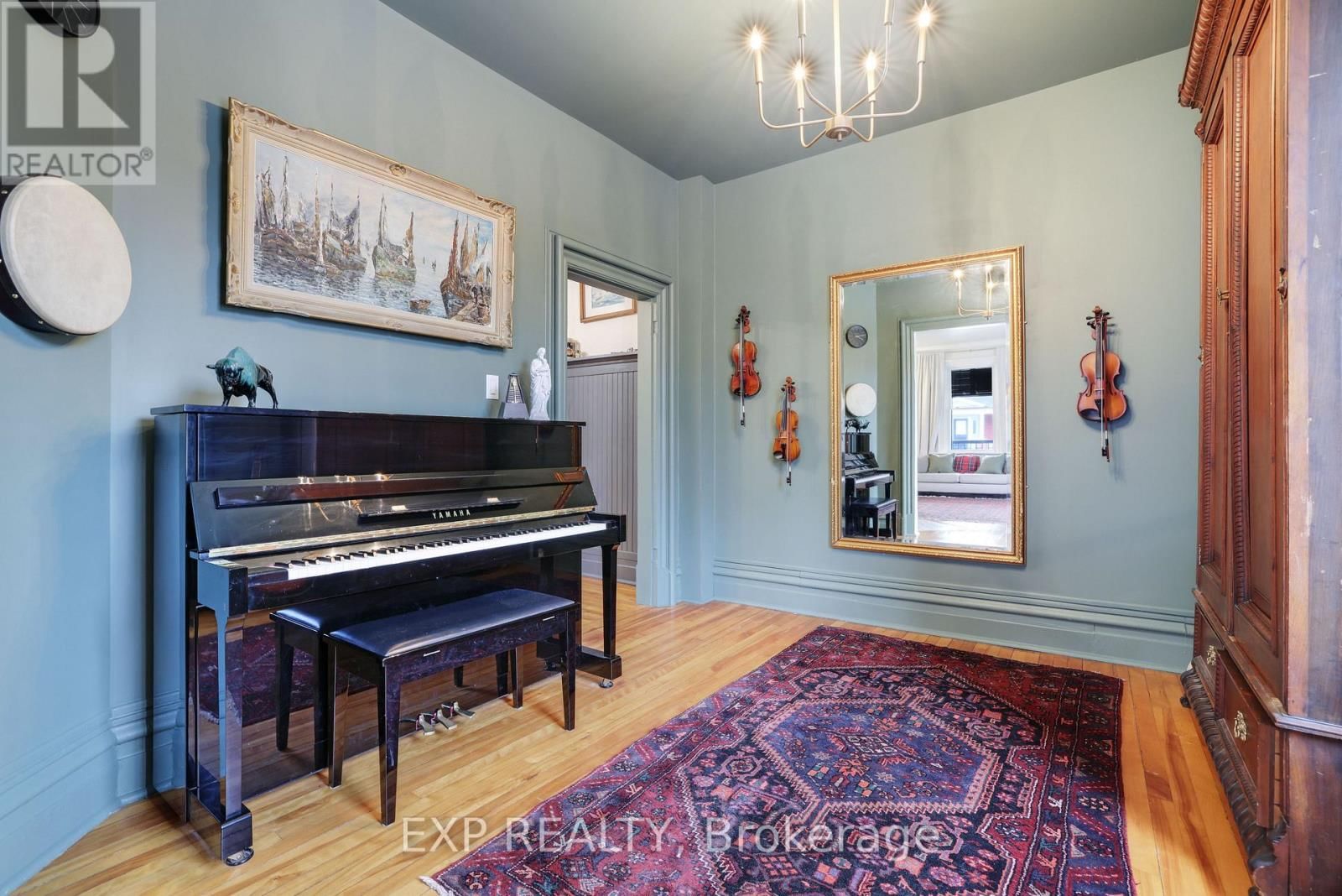 128 RENFREW AVENUE EAST Image 10