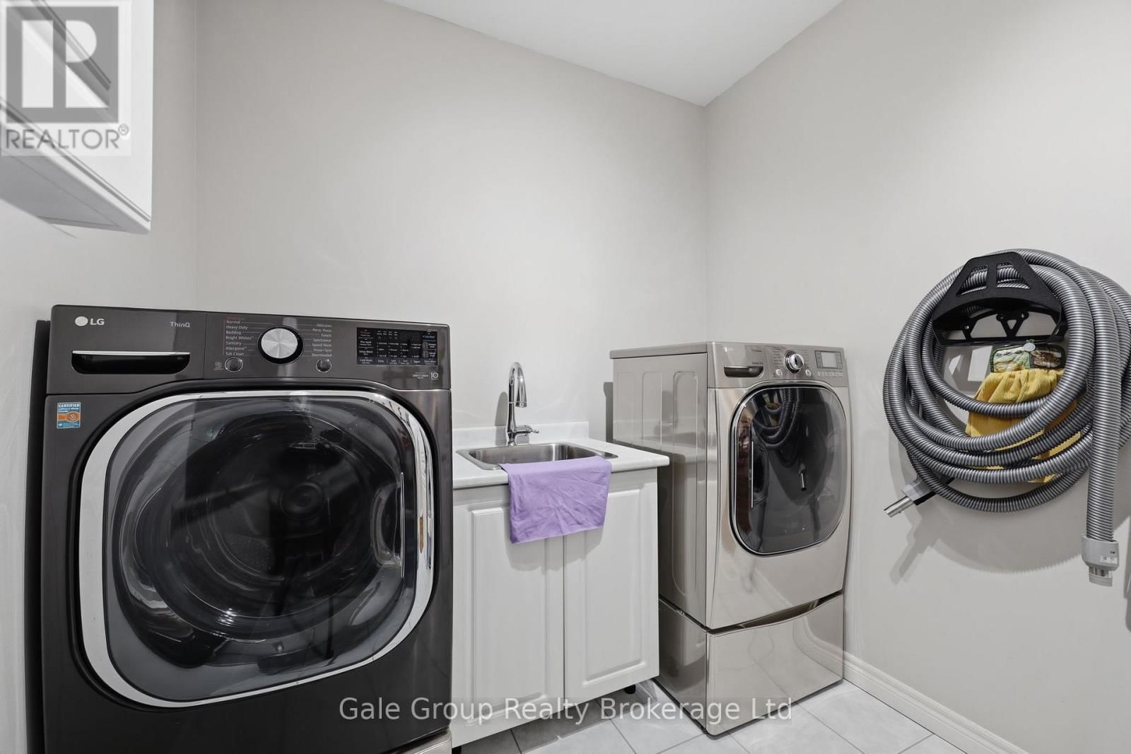 33 LONG LANE Image 22