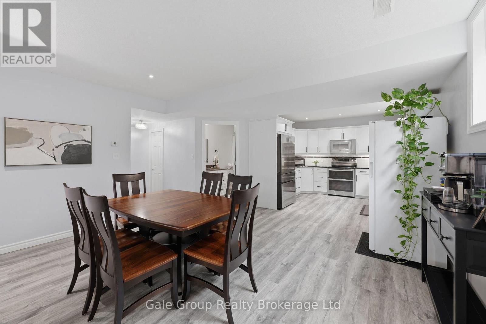 33 LONG LANE Image 27