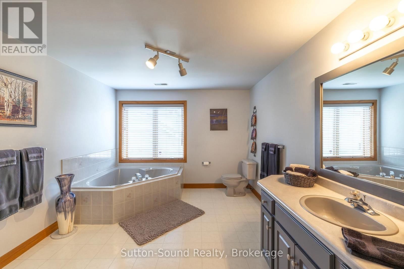 735 15TH A STREET WEST Image 31